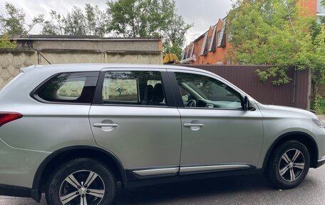 Mitsubishi Outlander III рестайлинг 3, 2016 год, 1 650 000 рублей, 9 фотография