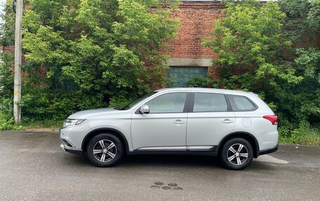 Mitsubishi Outlander III рестайлинг 3, 2016 год, 1 650 000 рублей, 5 фотография