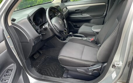 Mitsubishi Outlander III рестайлинг 3, 2016 год, 1 650 000 рублей, 12 фотография