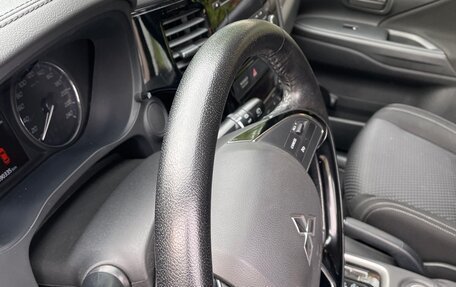 Mitsubishi Outlander III рестайлинг 3, 2016 год, 1 650 000 рублей, 14 фотография
