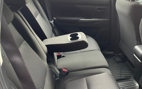 Mitsubishi Outlander III рестайлинг 3, 2016 год, 1 650 000 рублей, 19 фотография