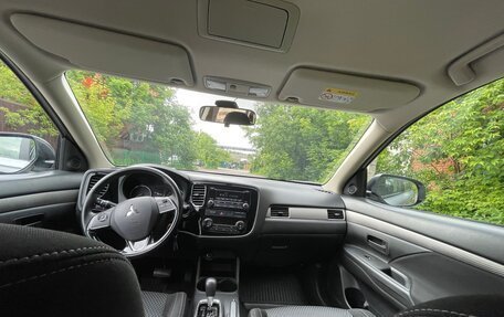 Mitsubishi Outlander III рестайлинг 3, 2016 год, 1 650 000 рублей, 25 фотография