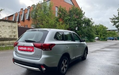 Mitsubishi Outlander III рестайлинг 3, 2016 год, 1 650 000 рублей, 8 фотография
