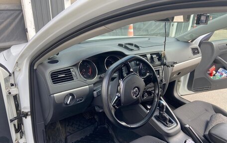 Volkswagen Jetta VI, 2016 год, 1 200 000 рублей, 2 фотография