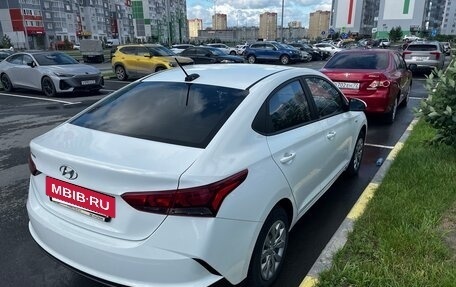 Hyundai Solaris II рестайлинг, 2020 год, 940 000 рублей, 3 фотография