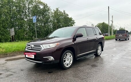 Toyota Highlander III, 2013 год, 1 770 000 рублей, 2 фотография