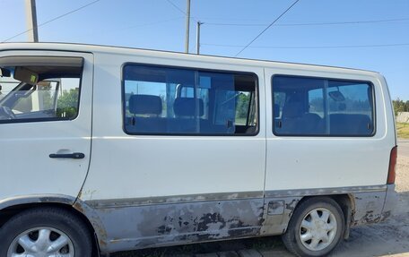 SsangYong Istana, 1998 год, 399 000 рублей, 3 фотография