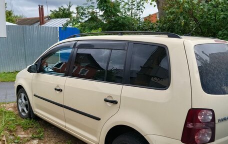 Volkswagen Touran III, 2010 год, 650 000 рублей, 2 фотография