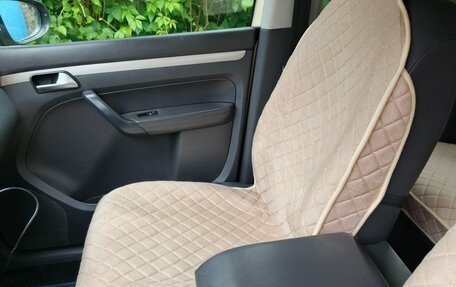 Volkswagen Touran III, 2010 год, 650 000 рублей, 3 фотография