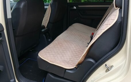 Volkswagen Touran III, 2010 год, 650 000 рублей, 6 фотография