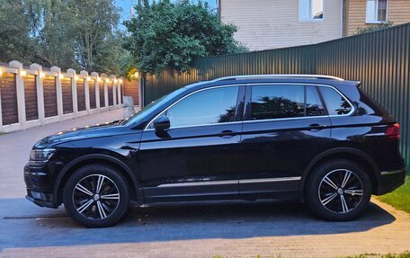 Volkswagen Tiguan II, 2018 год, 2 080 000 рублей, 3 фотография
