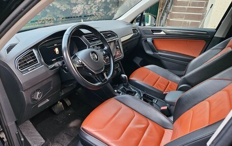 Volkswagen Tiguan II, 2018 год, 2 080 000 рублей, 29 фотография
