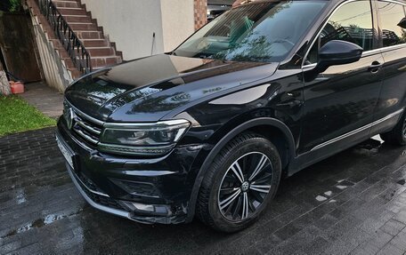 Volkswagen Tiguan II, 2018 год, 2 080 000 рублей, 24 фотография