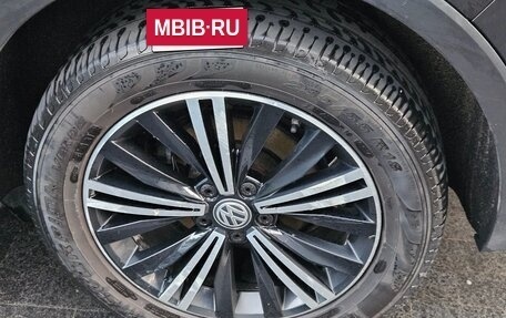 Volkswagen Tiguan II, 2018 год, 2 080 000 рублей, 23 фотография