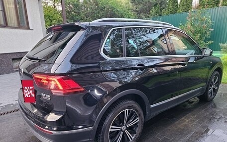 Volkswagen Tiguan II, 2018 год, 2 080 000 рублей, 13 фотография