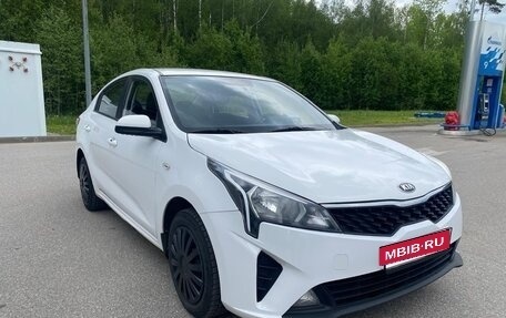 KIA Rio IV, 2021 год, 1 065 000 рублей, 3 фотография