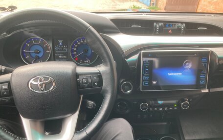 Toyota Hilux VIII, 2018 год, 6 500 000 рублей, 14 фотография