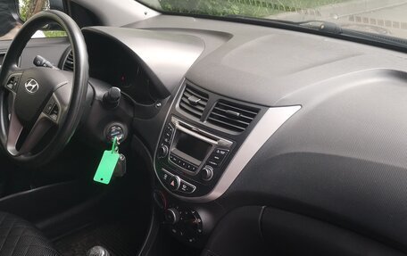 Hyundai Solaris II рестайлинг, 2014 год, 850 000 рублей, 10 фотография