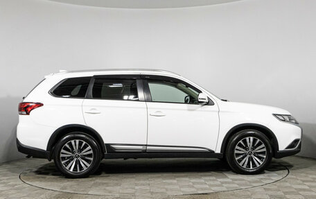 Mitsubishi Outlander III рестайлинг 3, 2018 год, 2 079 700 рублей, 4 фотография
