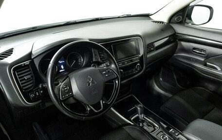 Mitsubishi Outlander III рестайлинг 3, 2018 год, 2 079 700 рублей, 11 фотография