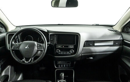 Mitsubishi Outlander III рестайлинг 3, 2018 год, 2 079 700 рублей, 13 фотография