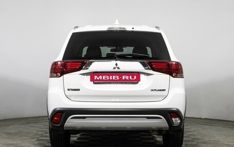Mitsubishi Outlander III рестайлинг 3, 2018 год, 2 079 700 рублей, 6 фотография