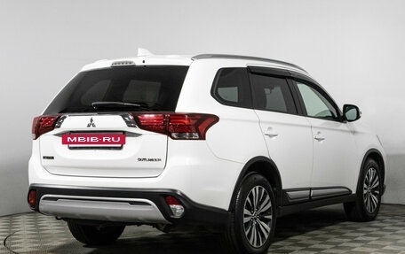 Mitsubishi Outlander III рестайлинг 3, 2018 год, 2 079 700 рублей, 5 фотография