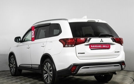Mitsubishi Outlander III рестайлинг 3, 2018 год, 2 079 700 рублей, 7 фотография