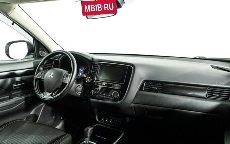 Mitsubishi Outlander III рестайлинг 3, 2018 год, 2 079 700 рублей, 9 фотография