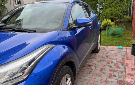 Toyota C-HR I рестайлинг, 2020 год, 2 650 000 рублей, 3 фотография
