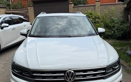 Volkswagen Tiguan II, 2017 год, 2 900 000 рублей, 2 фотография