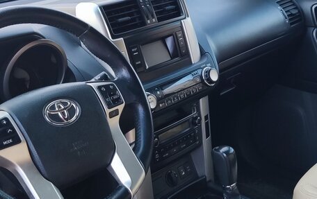 Toyota Land Cruiser Prado 150 рестайлинг 2, 2013 год, 2 800 000 рублей, 6 фотография