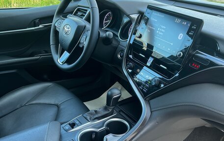 Toyota Camry, 2021 год, 3 240 000 рублей, 10 фотография