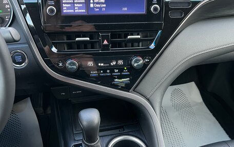 Toyota Camry, 2021 год, 3 240 000 рублей, 11 фотография