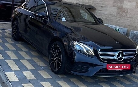 Mercedes-Benz E-Класс, 2019 год, 3 900 000 рублей, 3 фотография