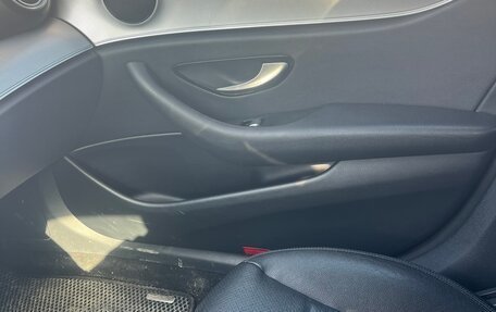 Mercedes-Benz E-Класс, 2017 год, 2 350 000 рублей, 13 фотография
