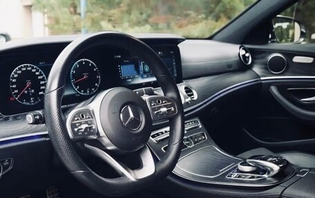 Mercedes-Benz E-Класс, 2019 год, 4 290 000 рублей, 6 фотография