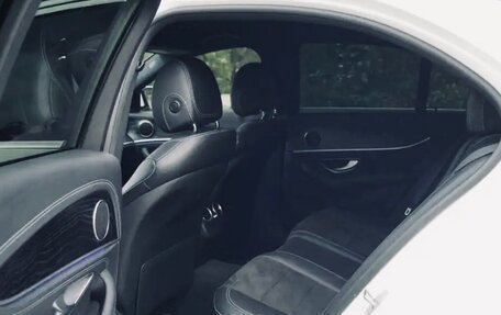 Mercedes-Benz E-Класс, 2019 год, 4 290 000 рублей, 15 фотография