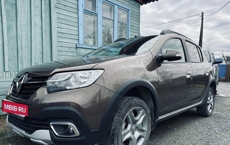 Renault Sandero II рестайлинг, 2022 год, 1 750 000 рублей, 2 фотография