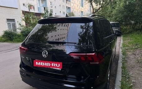 Volkswagen Tiguan II, 2018 год, 2 500 000 рублей, 4 фотография
