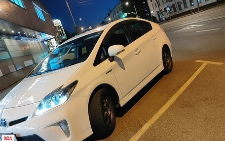 Toyota Prius, 2014 год, 1 680 000 рублей, 3 фотография