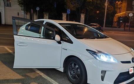 Toyota Prius, 2014 год, 1 680 000 рублей, 7 фотография