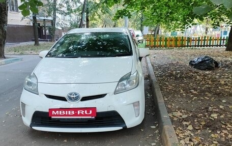 Toyota Prius, 2014 год, 1 680 000 рублей, 4 фотография