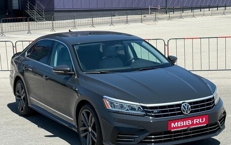 Volkswagen Passat B8 рестайлинг, 2017 год, 1 997 000 рублей, 4 фотография