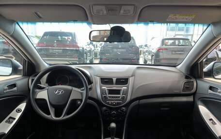 Hyundai Solaris II рестайлинг, 2015 год, 1 050 000 рублей, 17 фотография