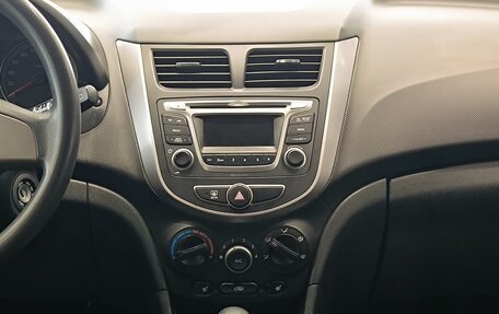 Hyundai Solaris II рестайлинг, 2015 год, 1 050 000 рублей, 18 фотография