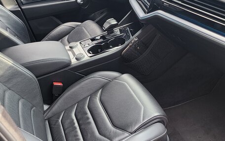 Volkswagen Touareg III, 2019 год, 4 050 000 рублей, 10 фотография