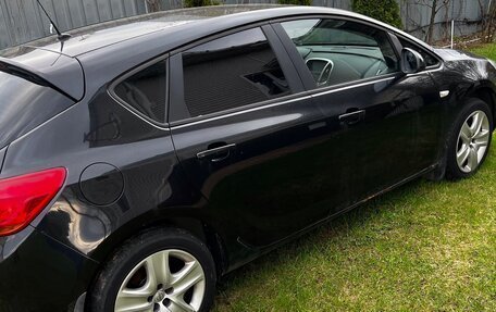 Opel Astra J, 2011 год, 650 000 рублей, 2 фотография