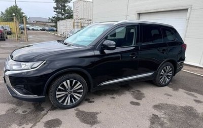 Mitsubishi Outlander III рестайлинг 3, 2019 год, 1 899 000 рублей, 1 фотография