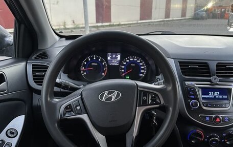 Hyundai Solaris II рестайлинг, 2015 год, 540 000 рублей, 3 фотография